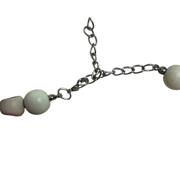 Cream, silver and White Necklace, statement piece - Picture 3 of 3